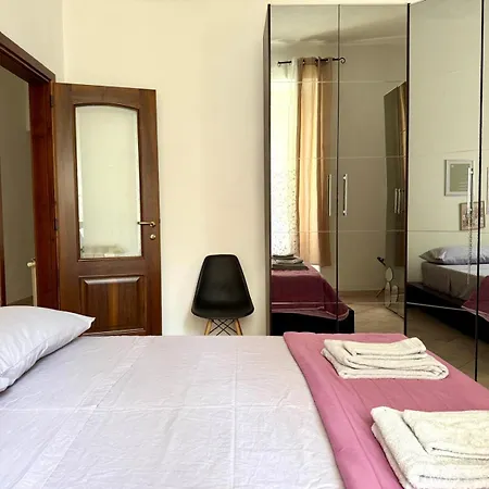 Per 5 Persone Su Scalinata Storica A 9 Minuti A Piedi Dalla Stazione E 12 Dal Centro - Vista Sui Tetti Della Citta - Zona Collinare Residenziale Апартаменти Ла-Спеція