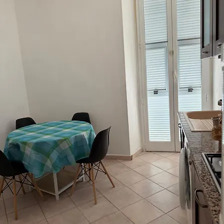 Per 5 Persone Su Scalinata Storica A 9 Minuti A Piedi Dalla Stazione E 12 Dal Centro - Vista Sui Tetti Della Citta - Zona Collinare Residenziale *