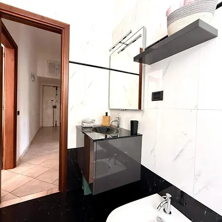 Per 5 Persone Su Scalinata Storica A 9 Minuti A Piedi Dalla Stazione E 12 Dal Centro - Vista Sui Tetti Della Citta - Zona Collinare Residenziale * 斯培西亚