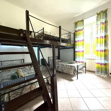 Apartament Per 5 Persone Su Scalinata Storica A 9 Minuti A Piedi Dalla Stazione E 12 Dal Centro - Vista Sui Tetti Della Citta - Zona Collinare Residenziale *
