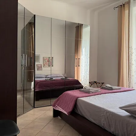 Per 5 Persone Su Scalinata Storica A 9 Minuti A Piedi Dalla Stazione E 12 Dal Centro - Vista Sui Tetti Della Citta - Zona Collinare Residenziale