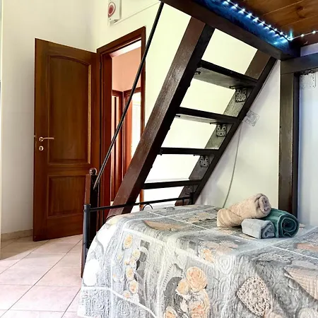 Per 5 Persone Su Scalinata Storica A 9 Minuti A Piedi Dalla Stazione E 12 Dal Centro - Vista Sui Tetti Della Citta - Zona Collinare Residenziale Apartment La Spezia