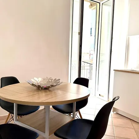 Per 5 Persone Su Scalinata Storica A 9 Minuti A Piedi Dalla Stazione E 12 Dal Centro - Vista Sui Tetti Della Citta - Zona Collinare Residenziale *