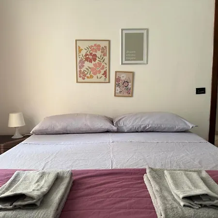 Apartament Per 5 Persone Su Scalinata Storica A 9 Minuti A Piedi Dalla Stazione E 12 Dal Centro - Vista Sui Tetti Della Citta - Zona Collinare Residenziale *