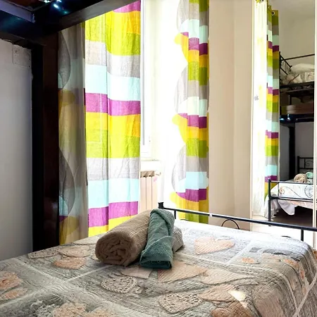 Per 5 Persone Su Scalinata Storica A 9 Minuti A Piedi Dalla Stazione E 12 Dal Centro - Vista Sui Tetti Della Citta - Zona Collinare Residenziale Apartment La Spezia